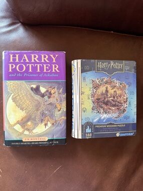 Harry Potter and the Prisoner of Azkaban Book and Hogwarts Wooden Puzzle Set
